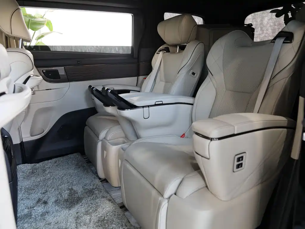 Toyota Alphard — фото 19
