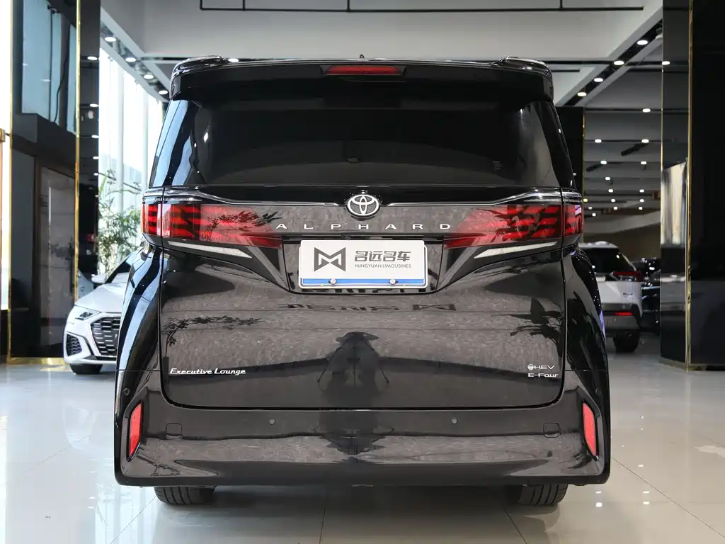 Toyota Alphard — фото 22