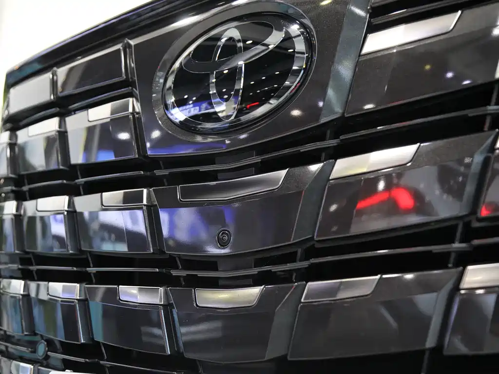 Toyota Alphard — фото 4
