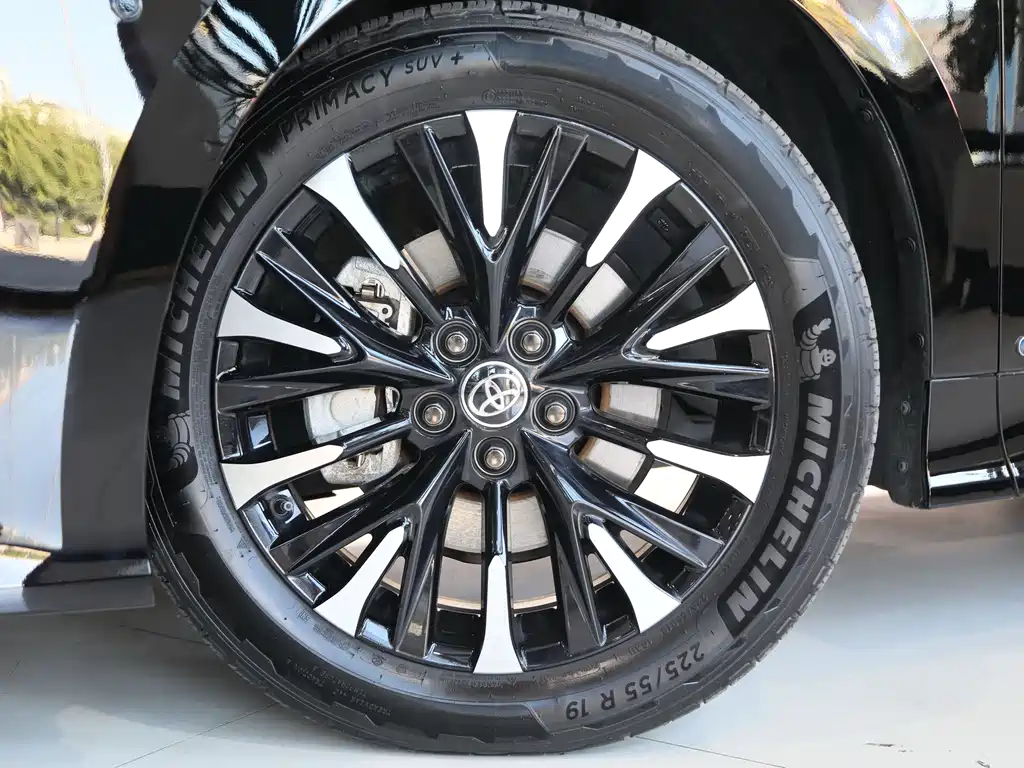 Toyota Alphard — фото 5