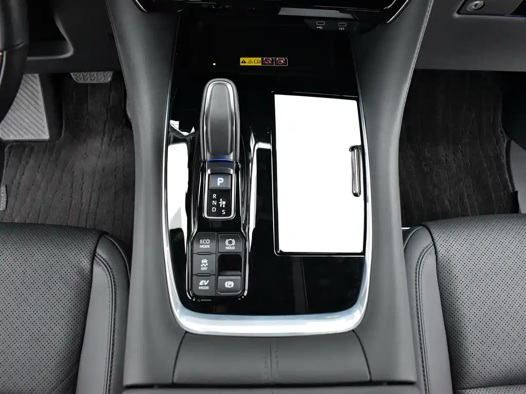 Toyota Alphard — фото 8