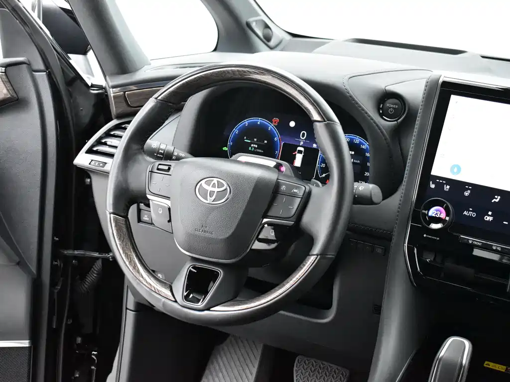 Toyota Alphard — фото 9
