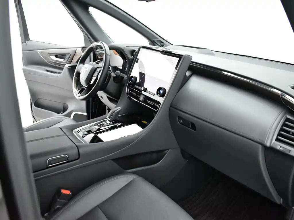Toyota Alphard — фото 10