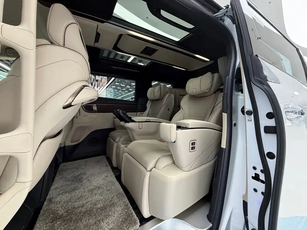 Toyota Alphard — фото 17