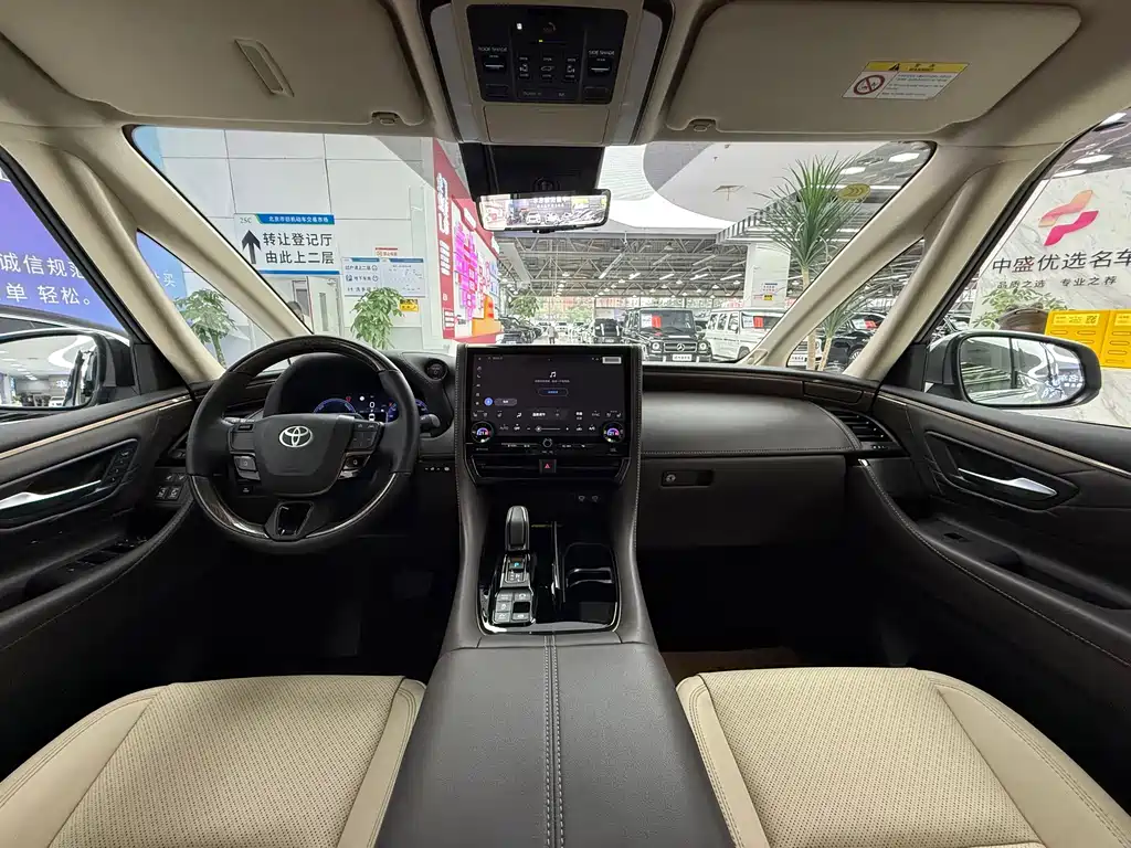 Toyota Alphard — фото 18