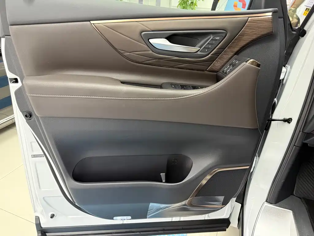 Toyota Alphard — фото 20