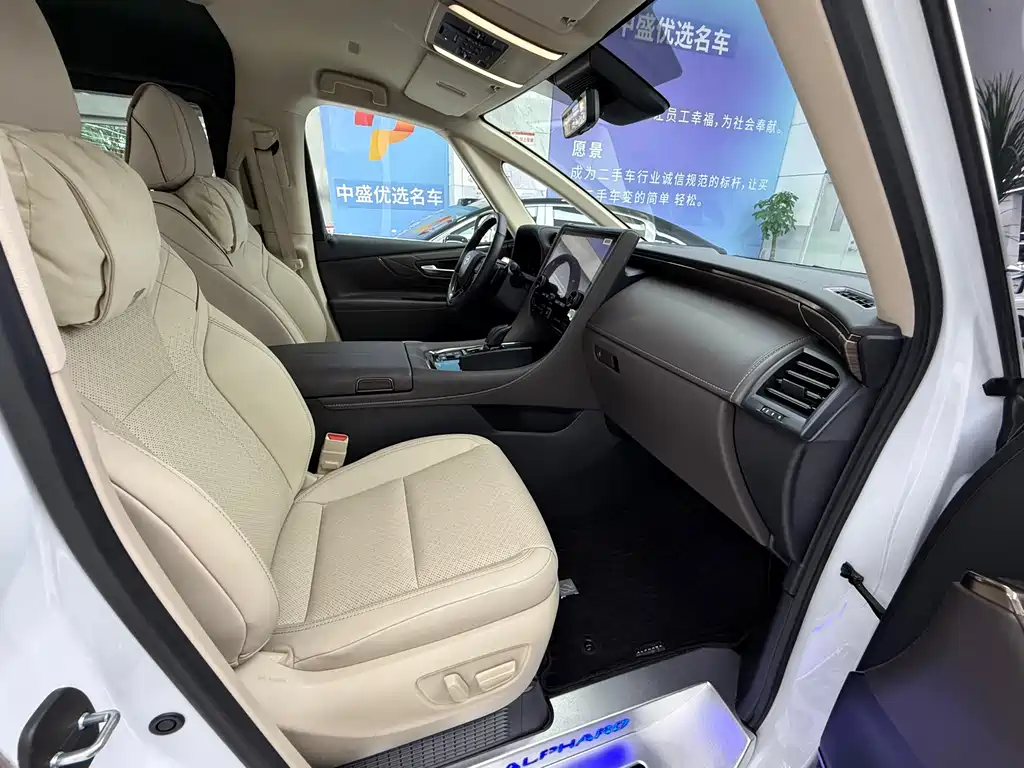 Toyota Alphard — фото 21