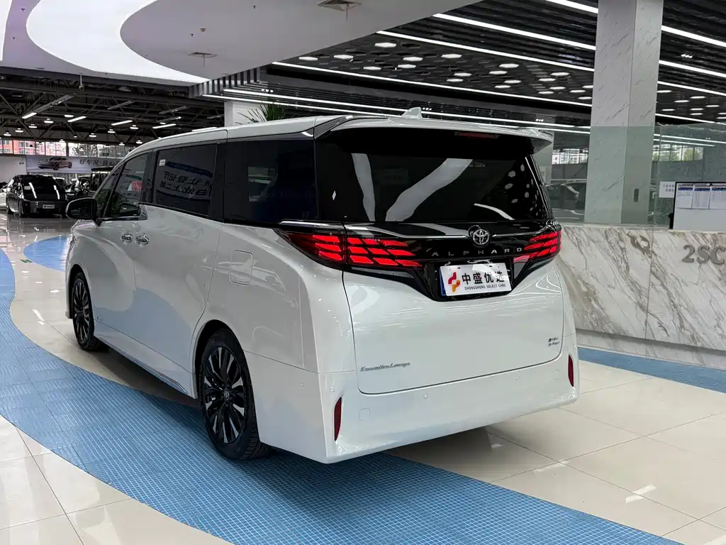 Toyota Alphard — фото 7