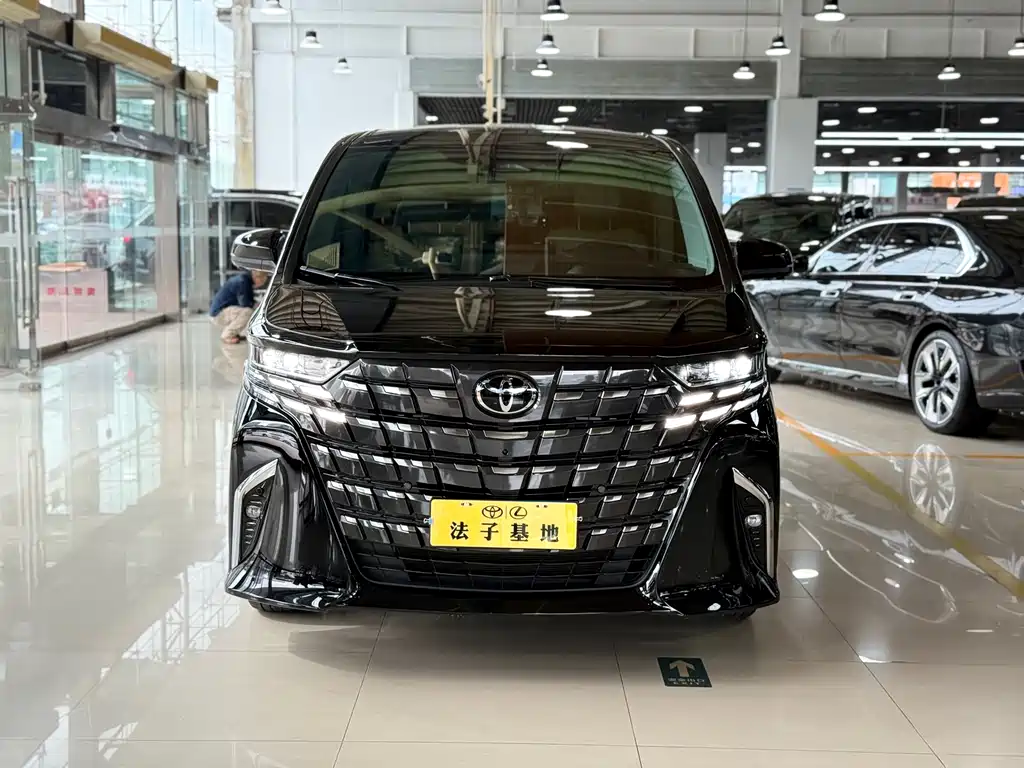 Toyota Alphard — фото 2