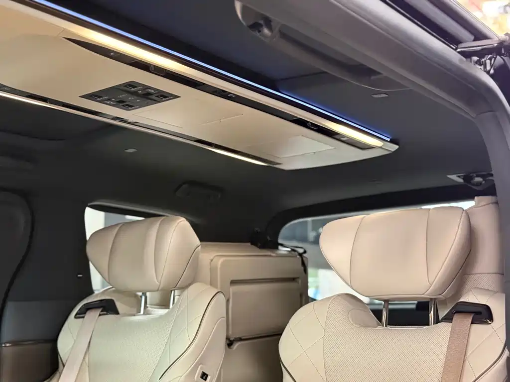 Toyota Alphard — фото 11