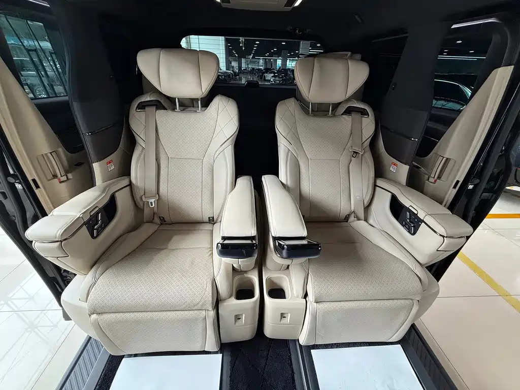 Toyota Alphard — фото 15