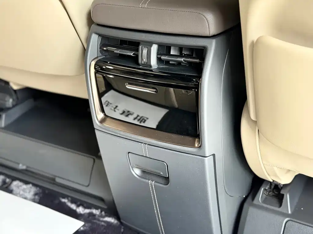Toyota Alphard — фото 19