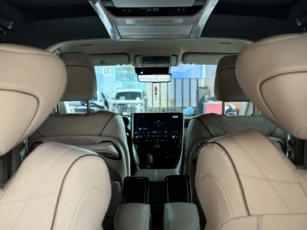 Toyota Alphard — фото 23