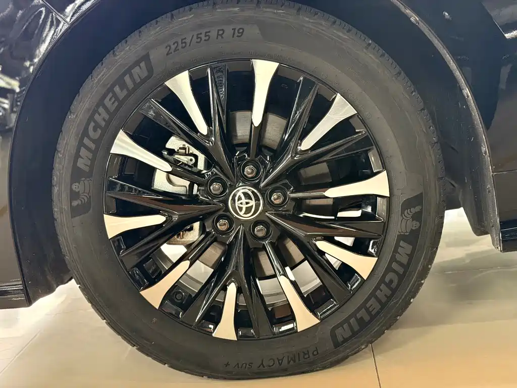 Toyota Alphard — фото 29