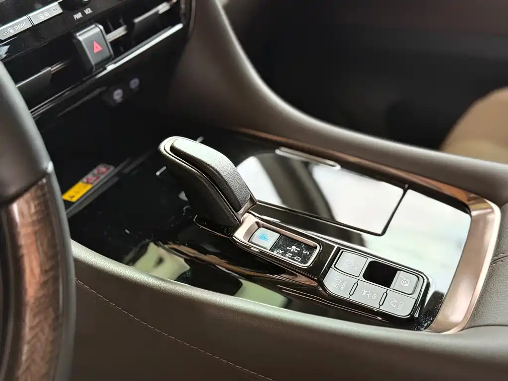 Toyota Alphard — фото 9