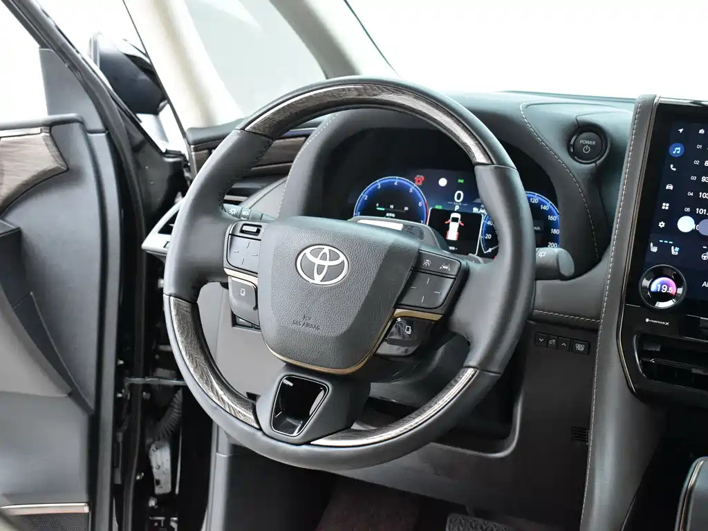 Toyota Alphard — фото 14