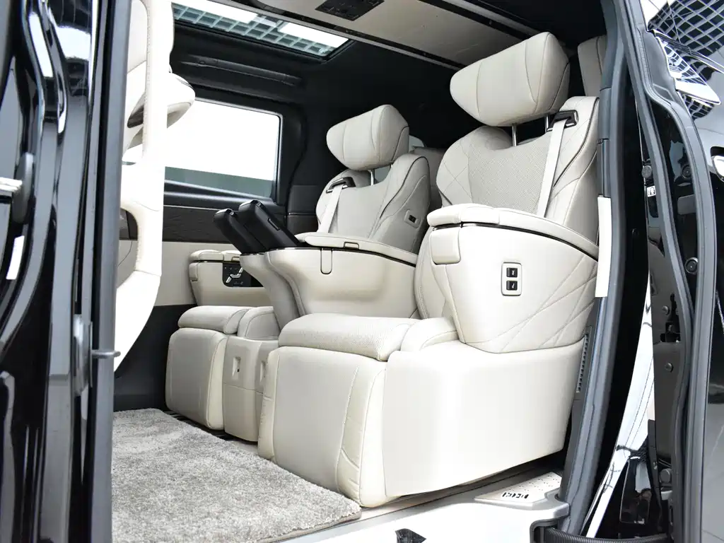Toyota Alphard — фото 20