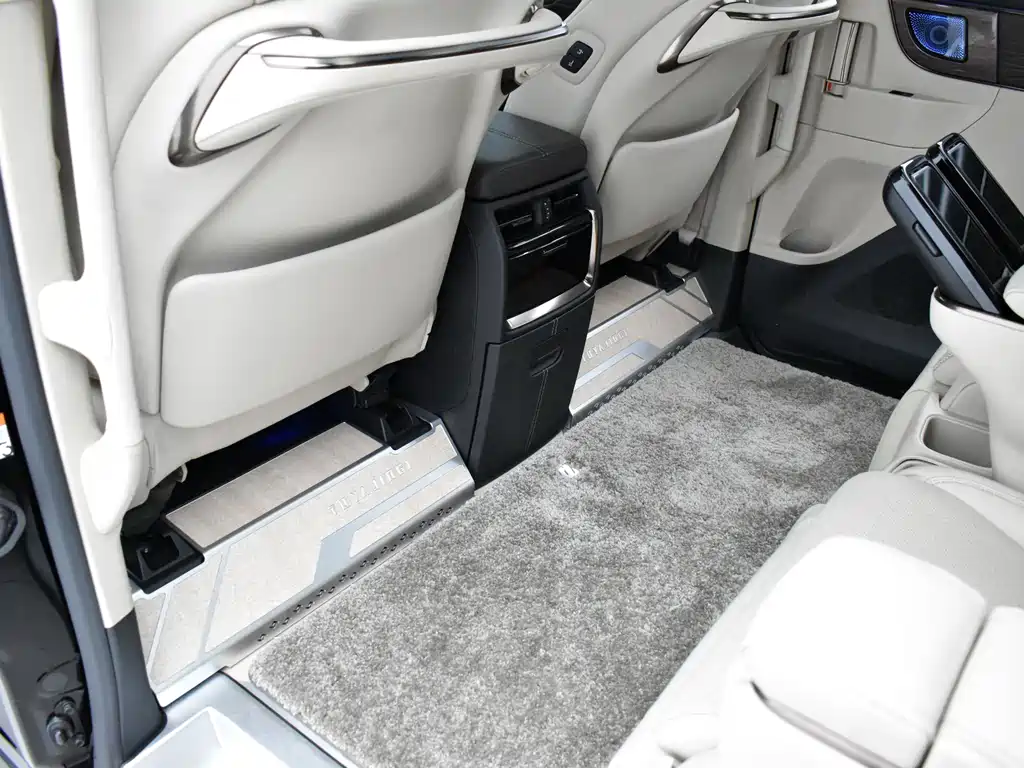 Toyota Alphard — фото 23