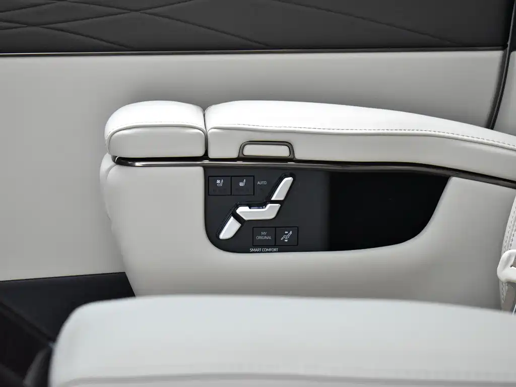 Toyota Alphard — фото 24