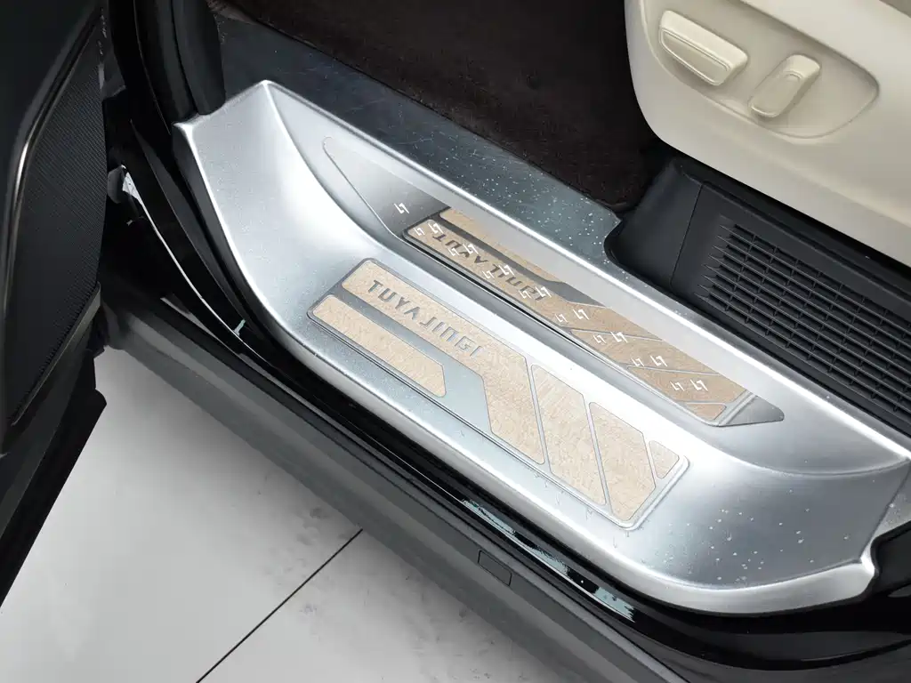 Toyota Alphard — фото 26