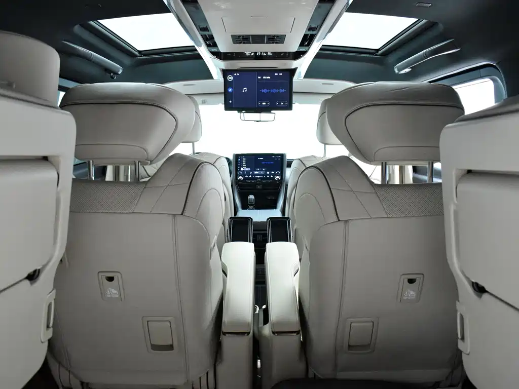 Toyota Alphard — фото 31
