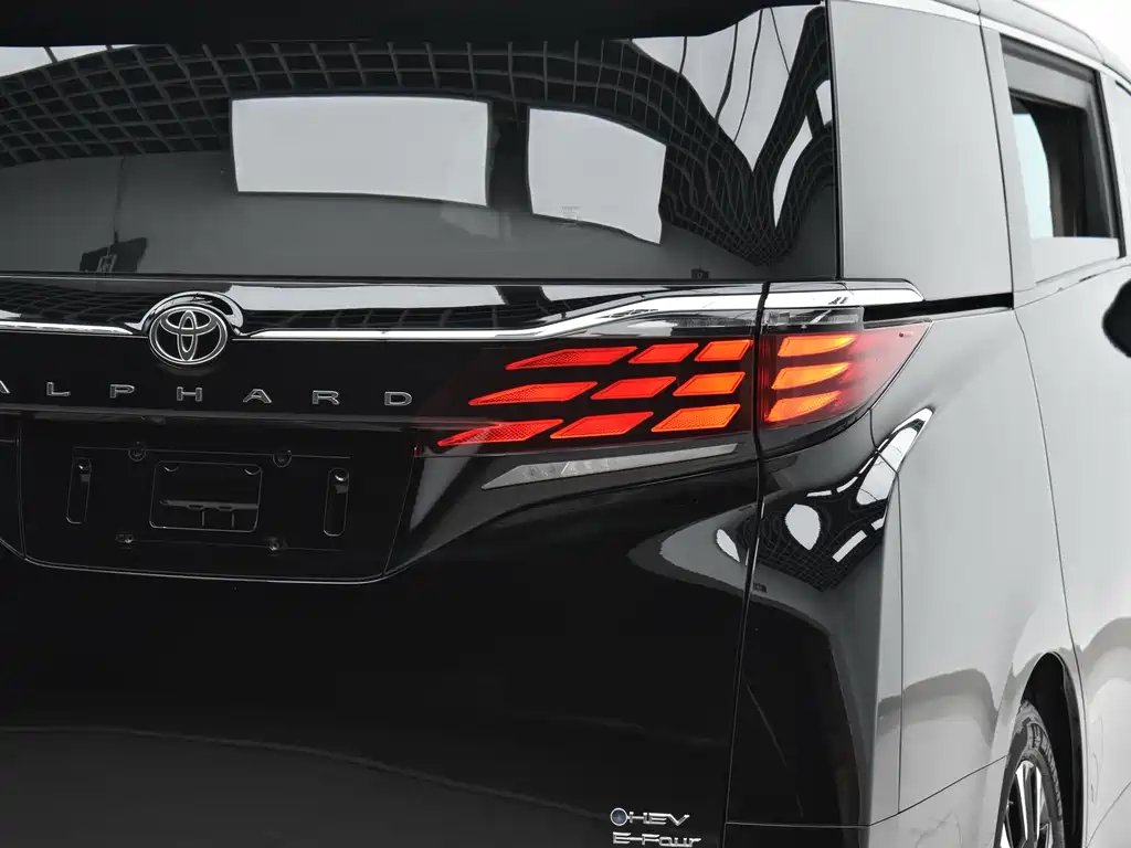 Toyota Alphard — фото 33