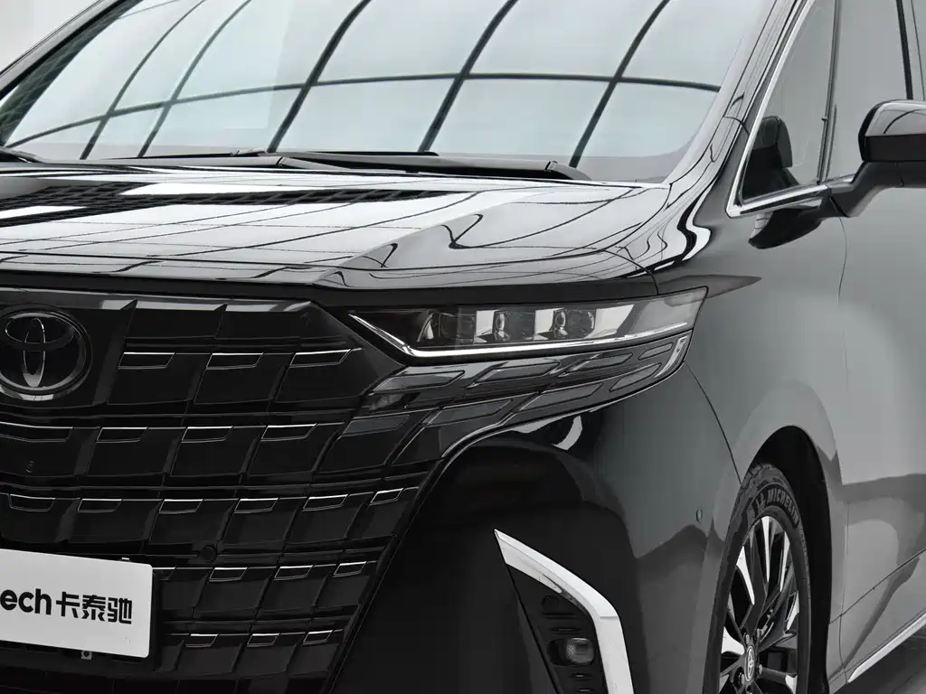 Toyota Alphard — фото 5