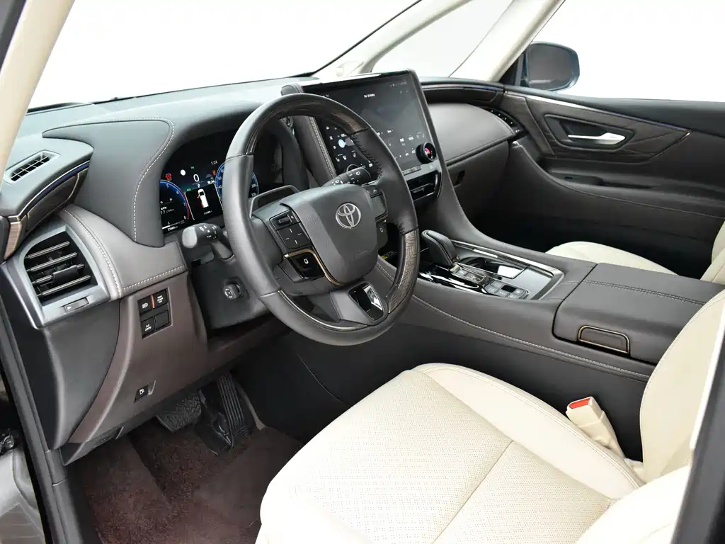 Toyota Alphard — фото 8