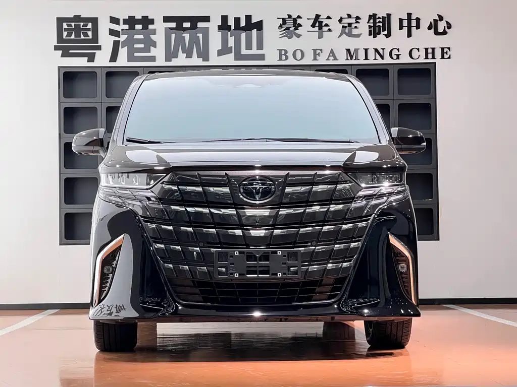 Toyota Alphard — фото 2