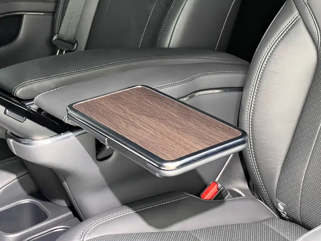 Toyota Alphard — фото 17