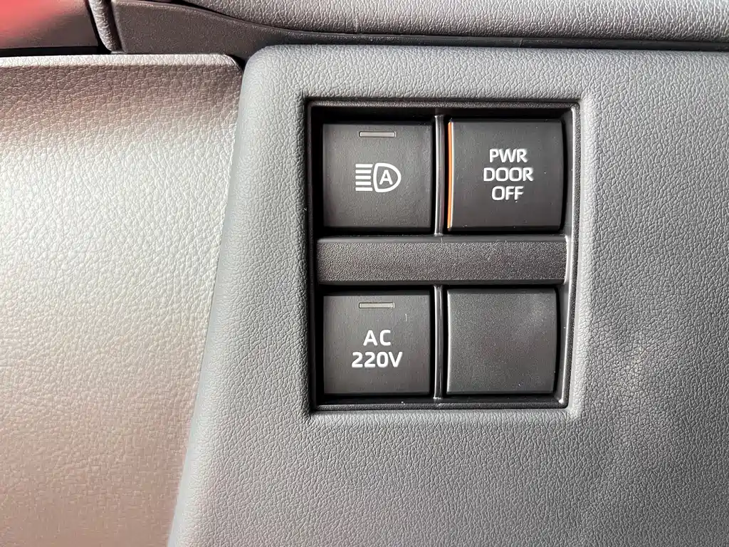 Toyota Alphard — фото 20