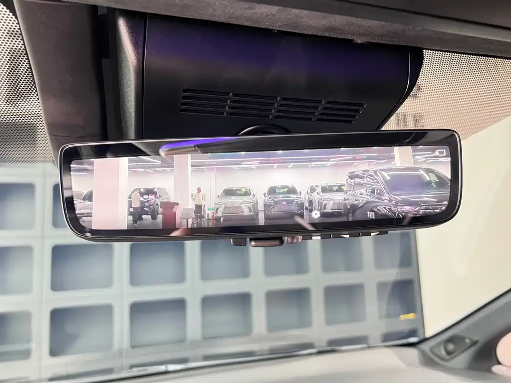 Toyota Alphard — фото 21