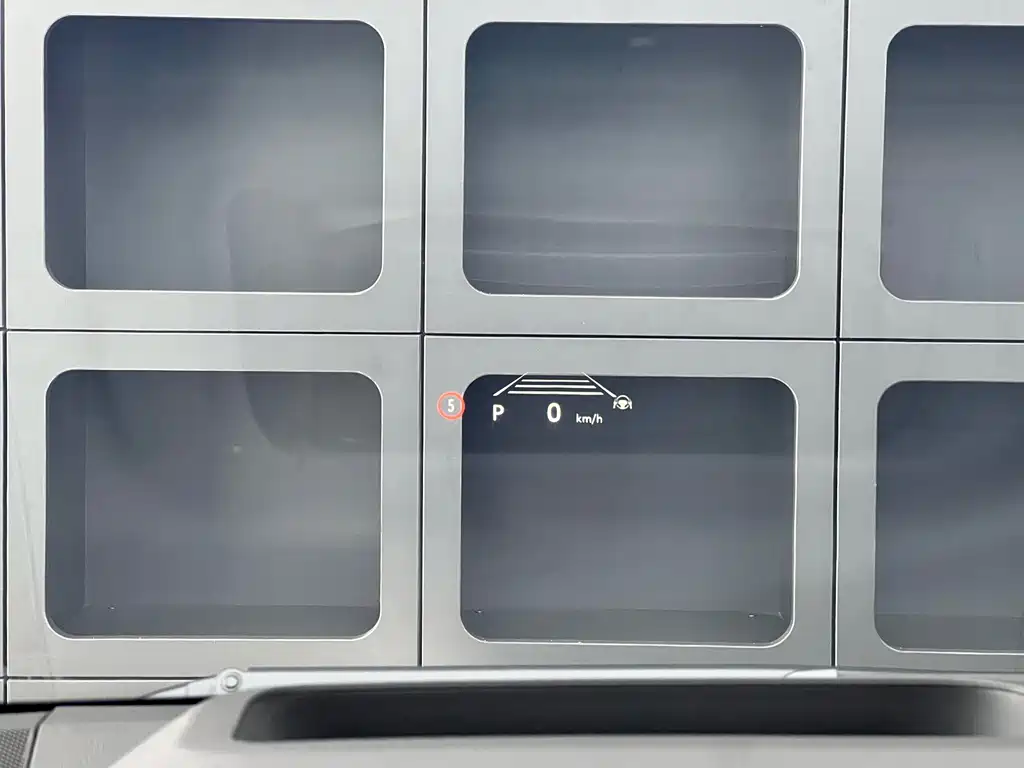 Toyota Alphard — фото 23