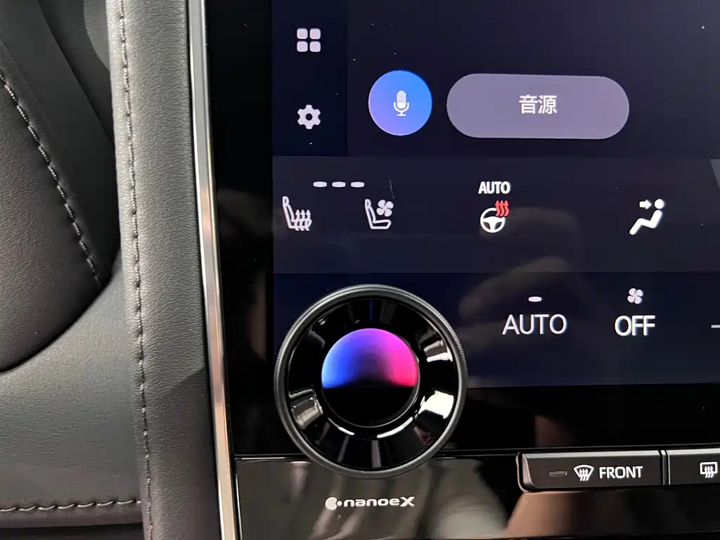 Toyota Alphard — фото 28
