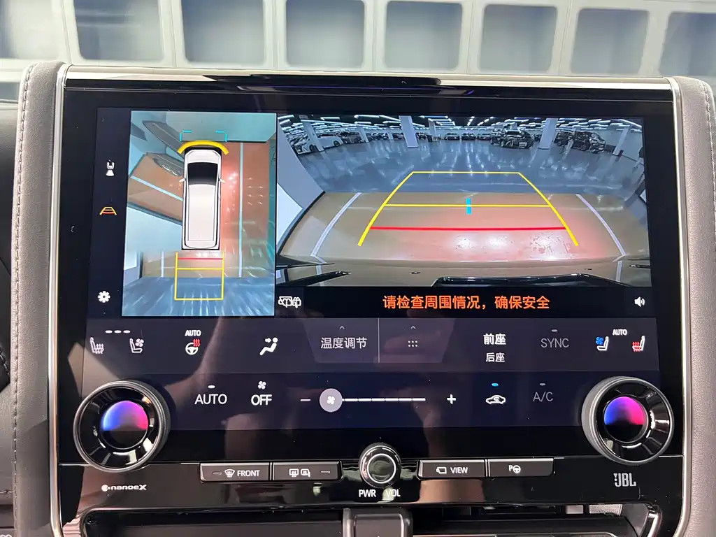Toyota Alphard — фото 29