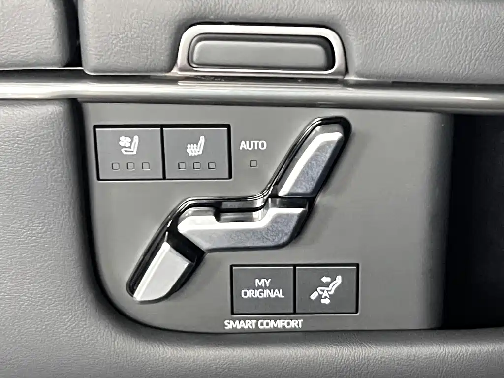 Toyota Alphard — фото 33