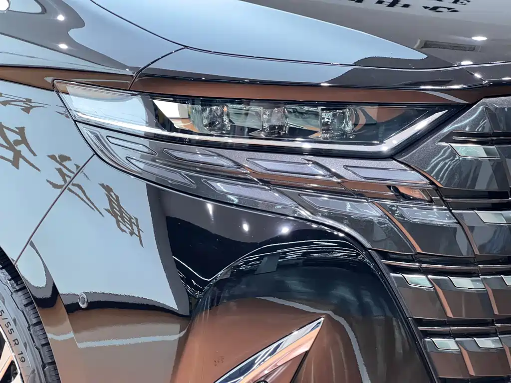 Toyota Alphard — фото 5