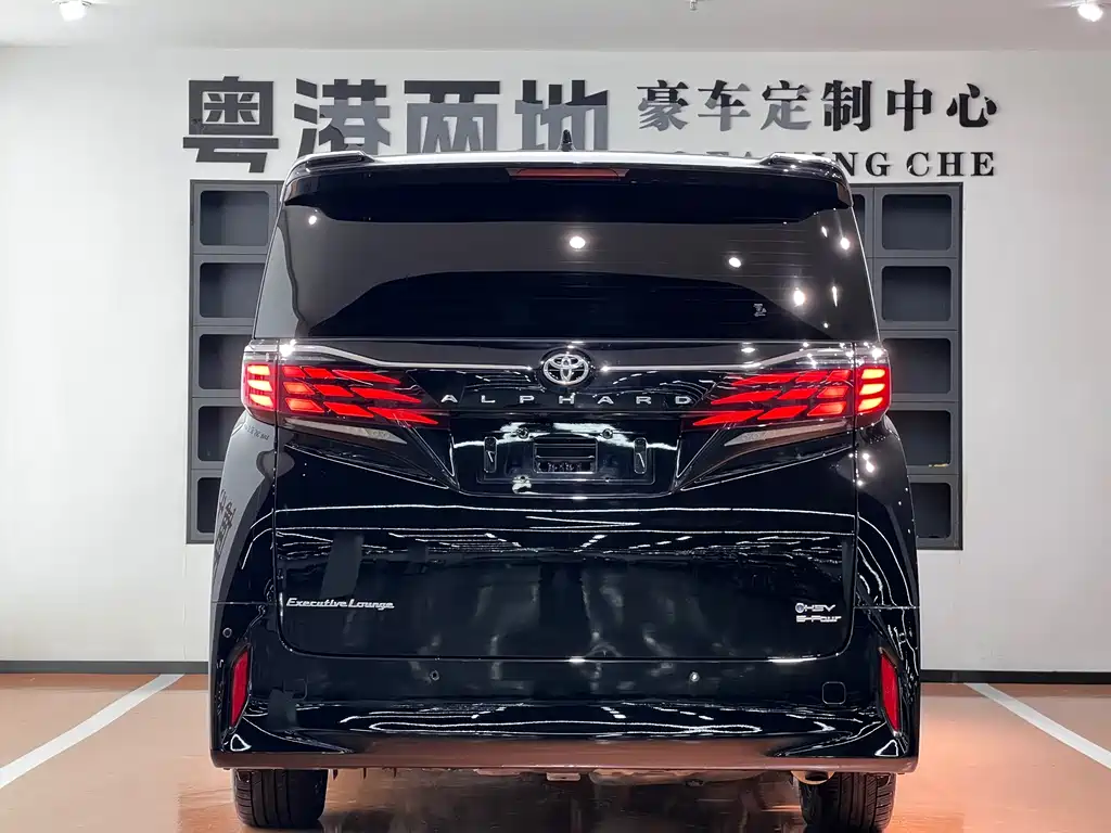 Toyota Alphard — фото 6