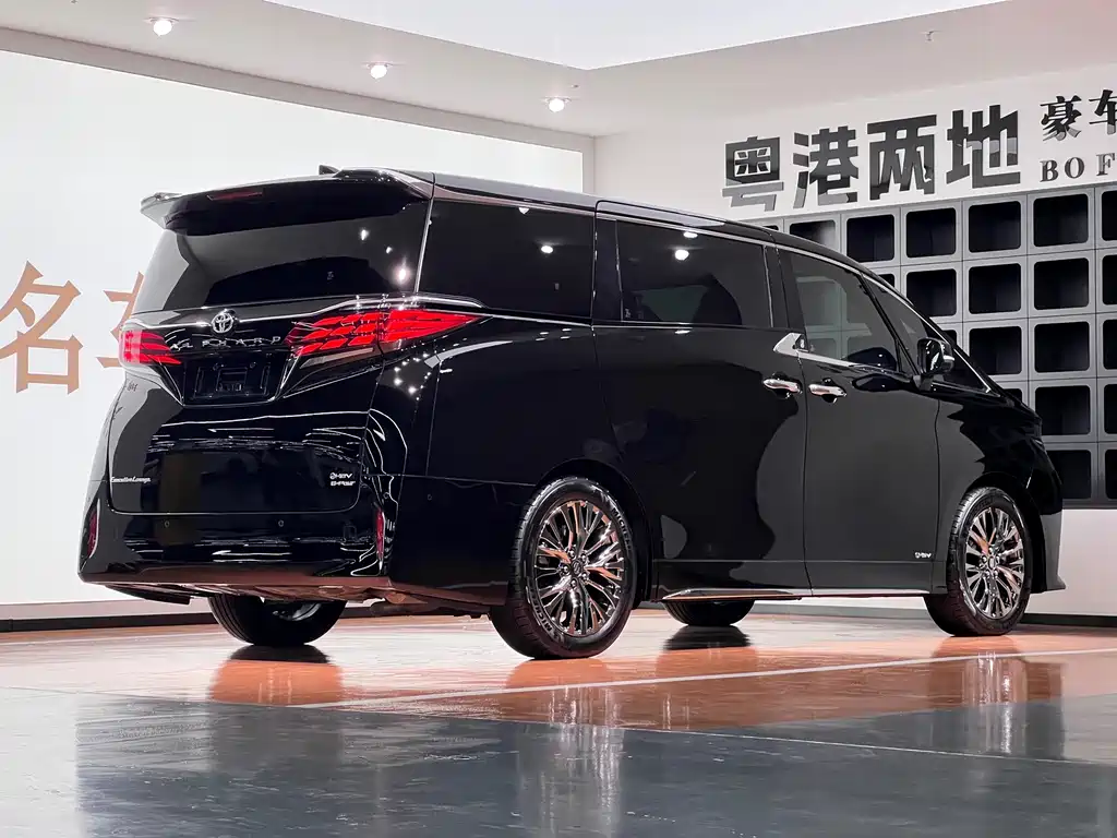 Toyota Alphard — фото 7