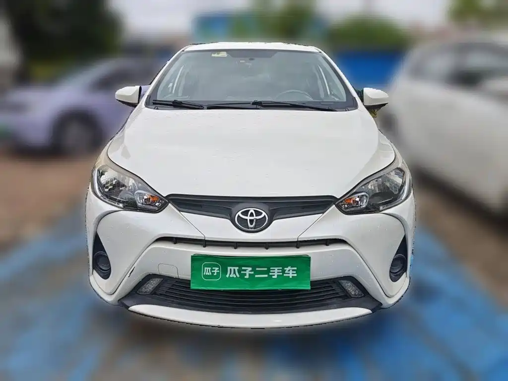 Toyota Yaris L — фото 2