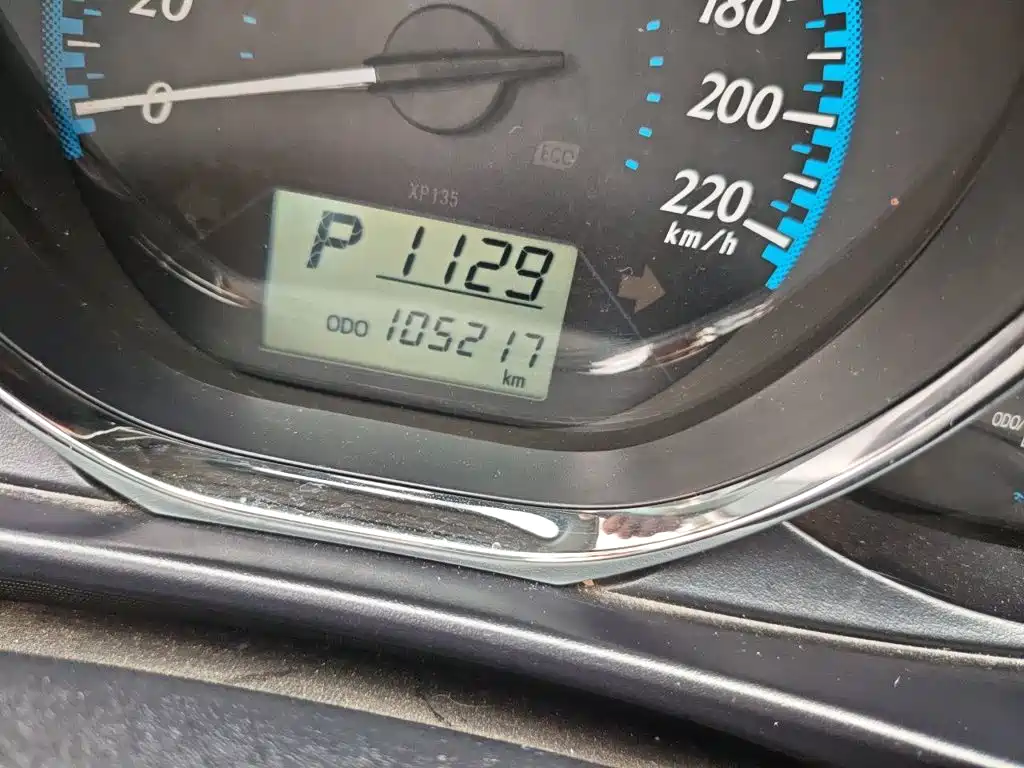 Toyota Yaris L — фото 13