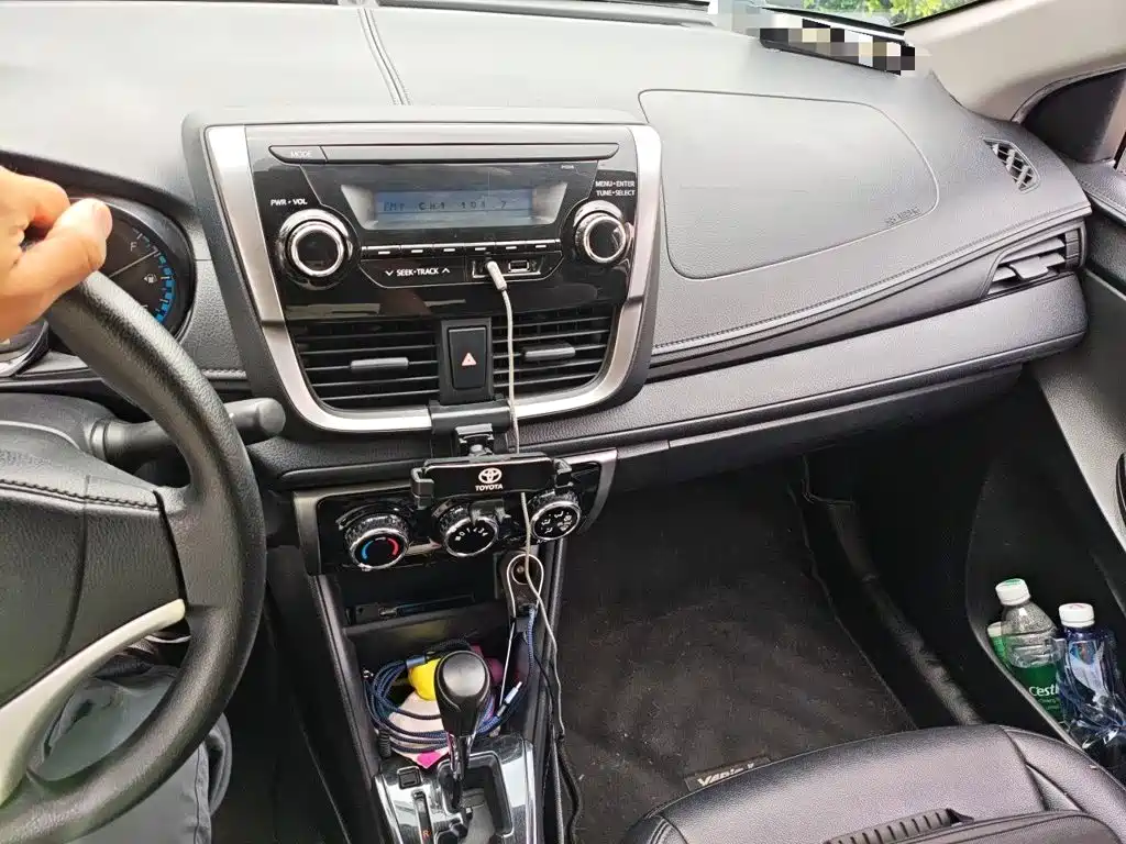 Toyota Yaris L — фото 14