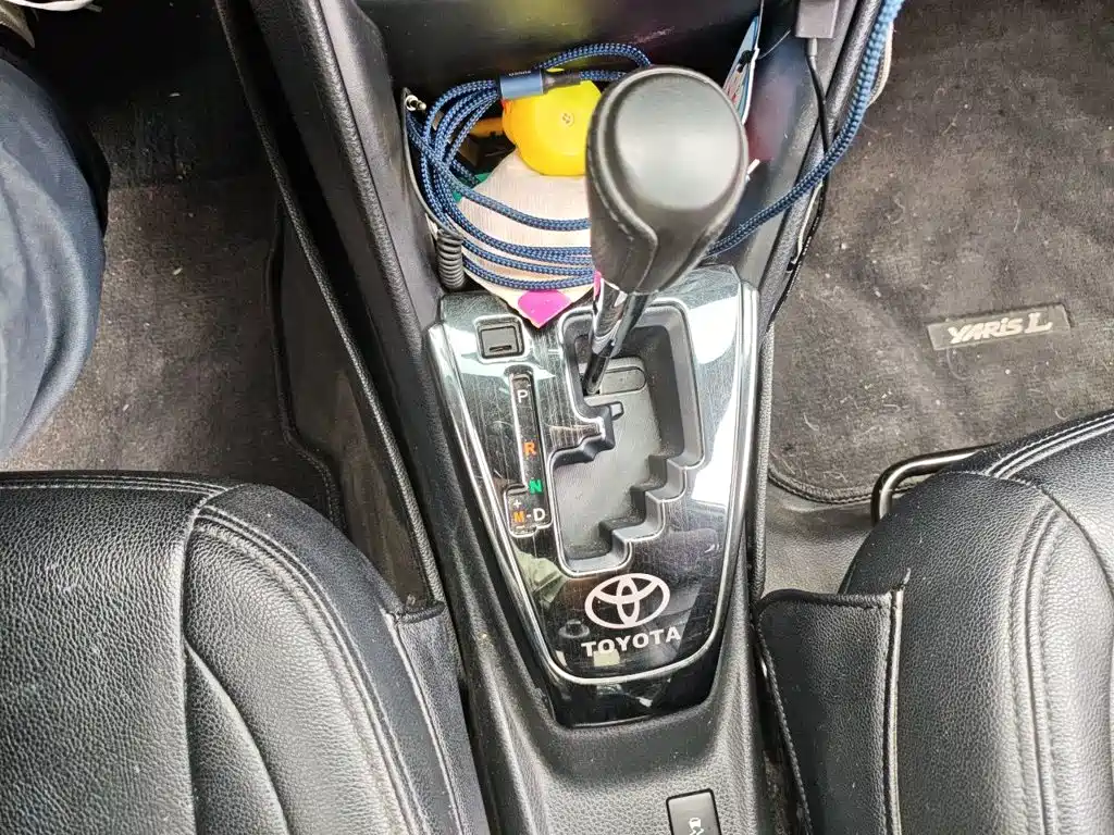 Toyota Yaris L — фото 15