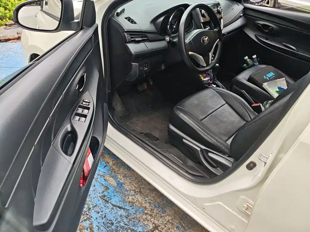 Toyota Yaris L — фото 17