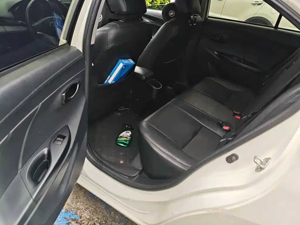 Toyota Yaris L — фото 18