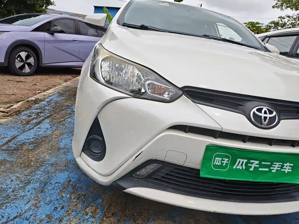 Toyota Yaris L — фото 7
