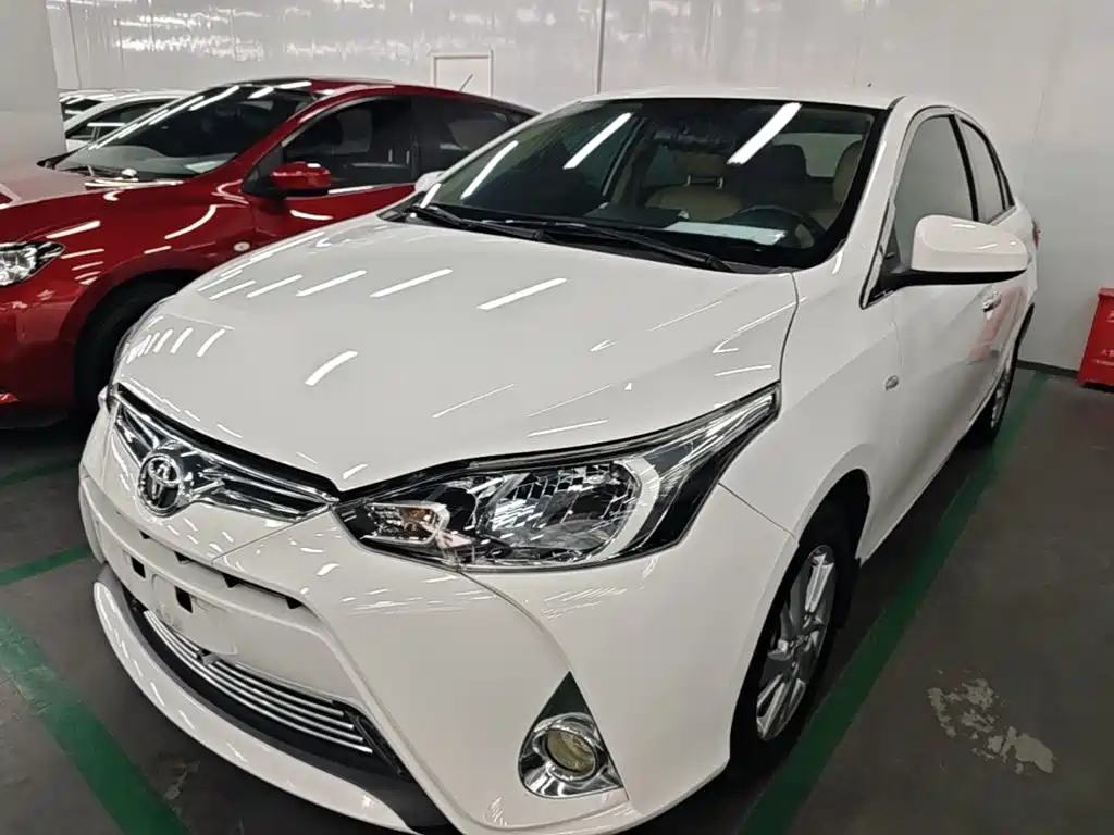 Toyota Yaris L — фото 2