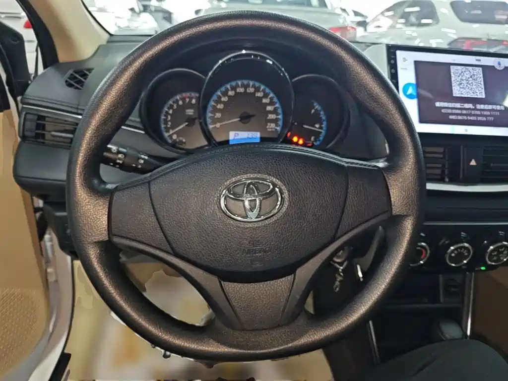 Toyota Yaris L — фото 11