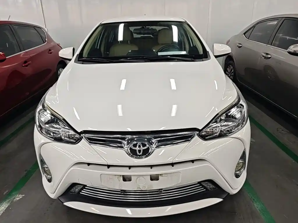 Toyota Yaris L — фото 3
