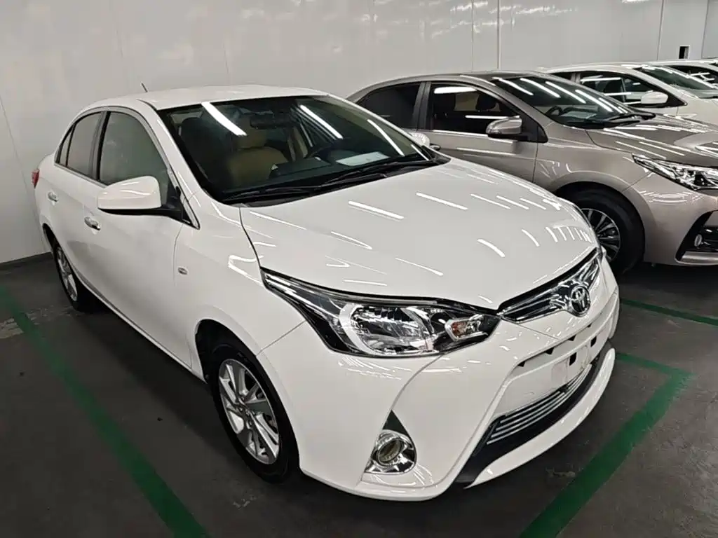 Toyota Yaris L — фото 4